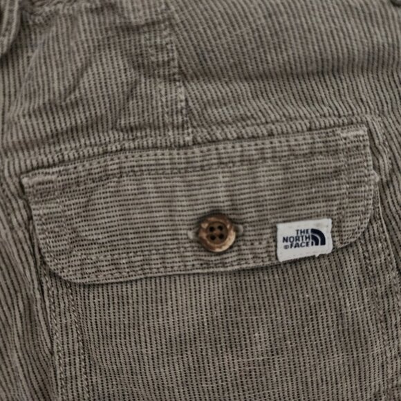 Women's North Face size 2 low rise shorts - Picture 9 of 12